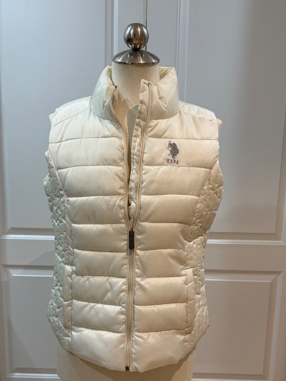 U.S. Polo Assn. Ivory Puffer Vest Women’s Large Lightweight Quilted Zip Vest